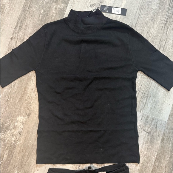 Pants and high neck set - Picture 2 of 3